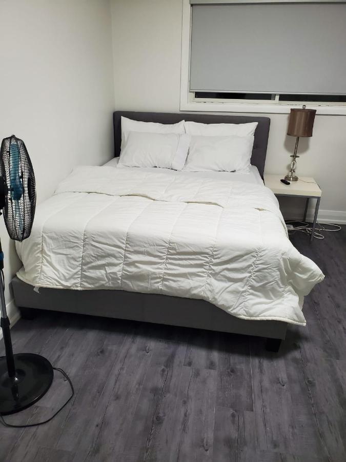 Appartement Maxwell Esabu à Toronto Extérieur photo